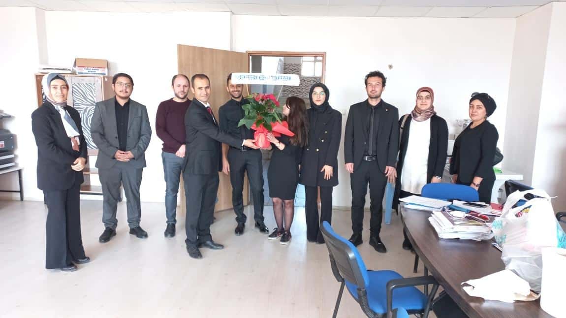 Sayın Kaymakamımız Mesut COŞKUN'dan Öğretmenlerimize Teşekkür Çiçeği...